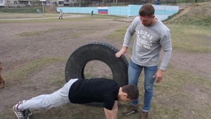 Качем ГРУДНЫЕ мышцы на ТУРНИКАХ. Андрей Филипов