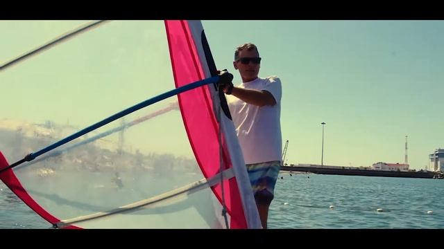 На пляже Ривьера в Сочи. смотреть онлайн