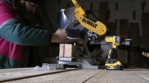 Пила торцовочная DeWALT DWS780 + бонус