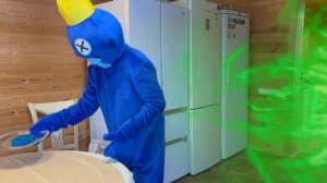 РАДУЖНЫЕ ДРУЗЬЯ СИНИЙ в реальной жизни устроил челлендж | ROBLOX