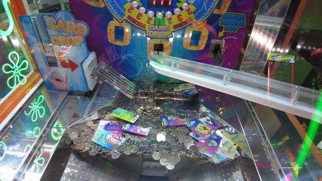 It's RAINING Cards At The SpongeBob Coin Pusher! смотреть онлайн