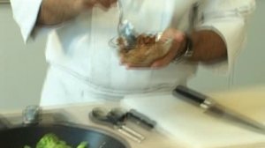 Кордон блю с теплым салатом из брокколи - французская кухня