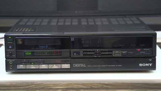 SONY EV-S500 крайне высокое качество звучания, цифровой PCM аудио компонент.