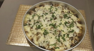 МЯСО С КАРТОШКОЙ ПОД СОУСОМ БЕШАМЕЛЬ!#блюданапраздник#блюдоизмяса#блюдонановыйгод