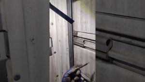 Замена роликов ролеты прицепа Крона. Wymiana rolków rolety naczepy Krona.