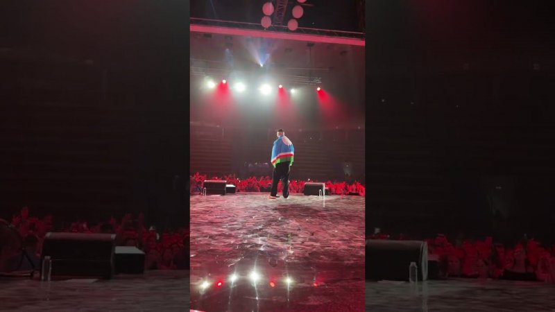 L'ONE ПОДНЯЛ ФЛАГ ЯКУТИИ НА КОНЦЕРТЕ