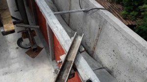 Дом из арболита монолитный без лесенок . Установлен первый ряд опалубки второго этажа. Часть 10