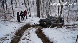 Внедорожник Гранд Чероки на 35 колесах в глине и снегу