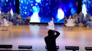 Новый год - детские танцы / Дети танцуют