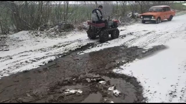 Гусеничный дизельный самодельный минитрактор . Первый выезд. смотреть онлайн