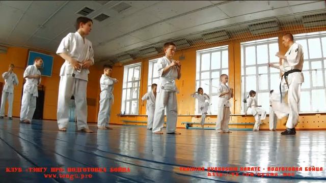 Тоби Хидза гамен - гери и подводящее упражнение для удара коленом в прыжке в Кёкусинкай Карате смотреть онлайн