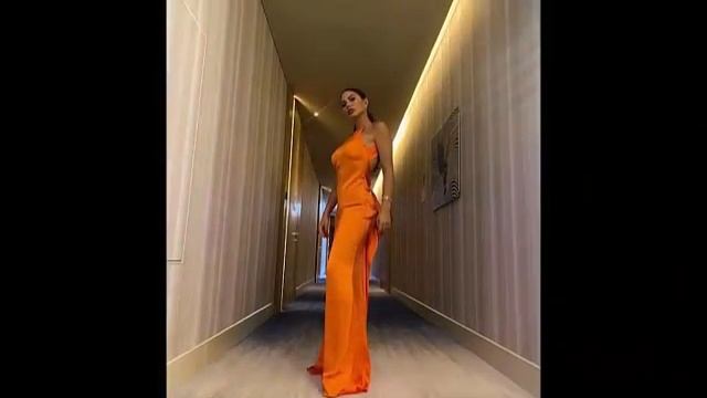 Позирование Демет Оздемир между двумя мужчинами разозлило Огужана Коча! смотреть онлайн