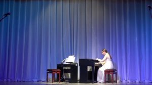 Ж. Ибер «Ветренная девчонка» исполняет выпускница школы 2020 года Тырышкина Юлия