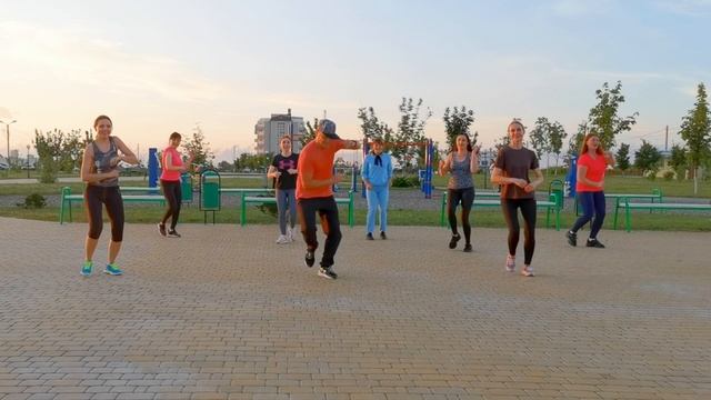ZUMBA / ТАНЦЫ ОНЛАЙН / ТАНЦЕВАЛЬНАЯ ТРЕНИРОВКА НА УЛИЦЕ / ТАНЦУЕМ ВМЕСТЕ