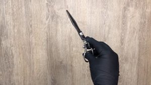 Как держать парикмахерские ножницы, как правильно держать ножницы для стрижки