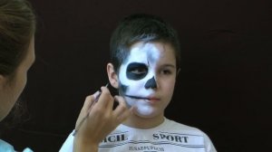 Страшный грим на Halloween. Аквагрим череп. урок аквагрима