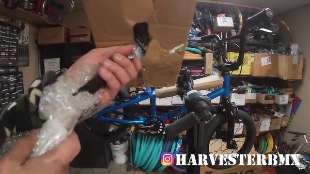 2020 Radio Revo 14" BMX unboxing @ Harvester Bikes смотреть онлайн