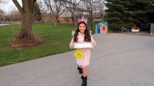 Хайди и Зидан моют игрушечную машинку