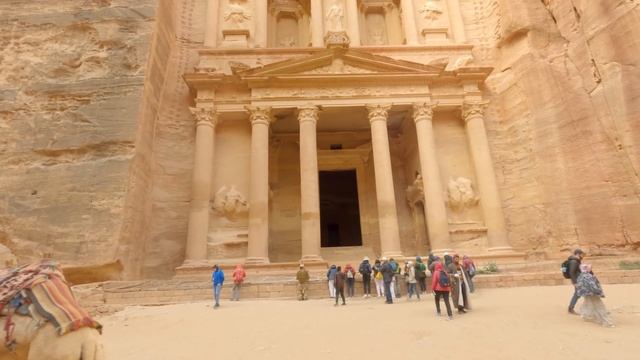 Petra - Walking the Siq to the Treasury - 4K with Captions - March 2022 смотреть онлайн