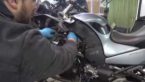 KAWASAKI GTR 1400 (Concours 14) замена прокладки клапанной крышки