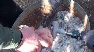 Как ощипать утку за три минуты при помощи насадки.