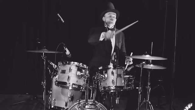 Nick Harrington Performs The Mazurka (featuring 'The Tall Hat') смотреть онлайн