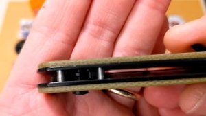 Civivi Button Lock Elementum: An interesting Review