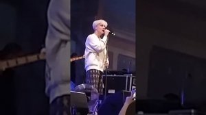 Ваня Дмитриенко читает своё стихотворение. Фестиваль "Новое радио движ" Москва 9.06.2023