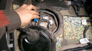 Шипит крышка заливной горловины TOYOTA RAV4 50