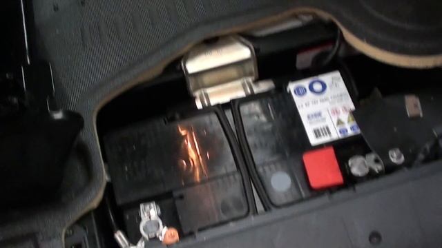 Peugeot Expert Citroen Jumpy Battery Location смотреть онлайн