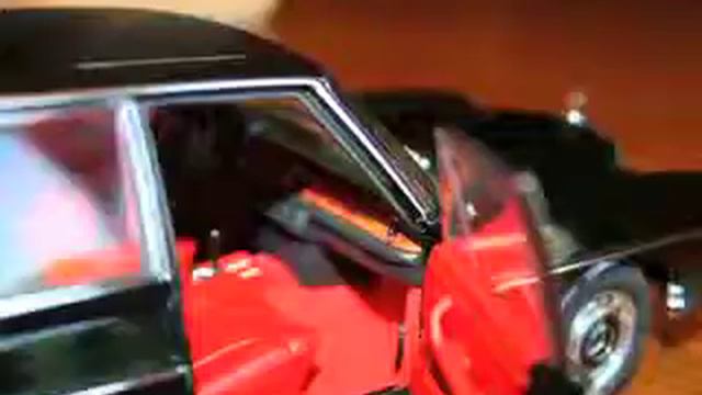 Autoart Mercedes Benz 300 SEL смотреть онлайн