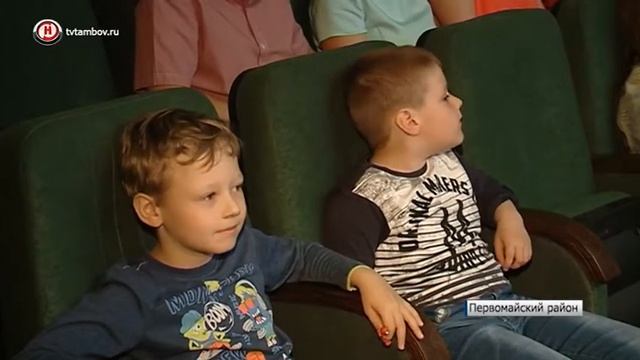 Актовый зал в первомайском ДК вмещает более 600 зрителей смотреть онлайн