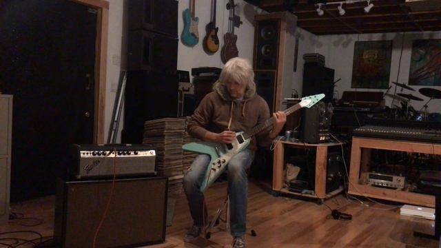 Vintage Gibson Flying V Restoration смотреть онлайн