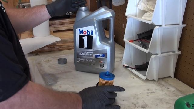 Pontiac Solstice/Saturn Sky Oil and Filter Change смотреть онлайн