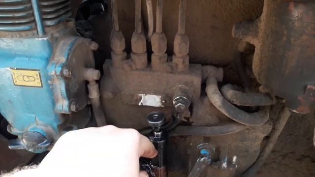 Как прокачать топливо на двигателе д-240 МТЗ-80 смотреть онлайн