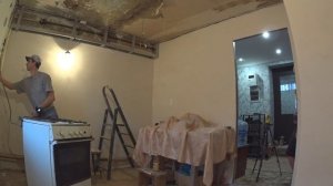 Как отбить уроввень на потолок