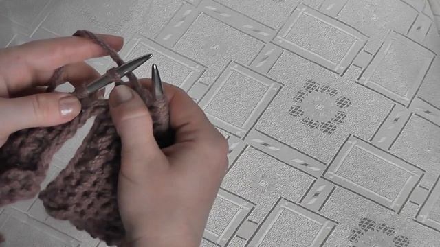 Подушка спицами на диван.Часть 1. Вязание в технике энтрелак. смотреть онлайн