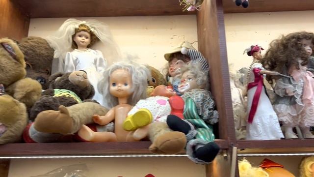 БАРАХОЛКА ЧУМОДАН В ЦЕНТРЕ МОСКВЫ. ВИНТАЖНЫЕ ВЕЩИ смотреть онлайн