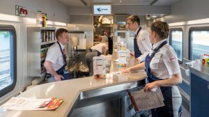 Столовая на колесах: в поездах появились новые вагоны | пародия «На Тихорецкую Состав Отправится»