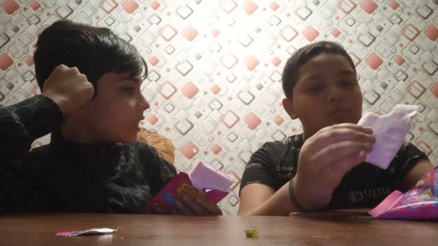 первый раз пробуем сахарную вату которая превращается в жвачку *разоблочение* смотреть онлайн