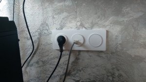 Рамка Odace с тремя электроустановочными изделиями