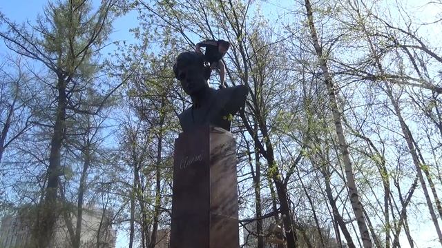 Дети Рязани любят мыть памятники Есенина смотреть онлайн