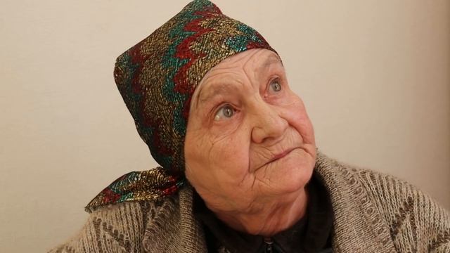 СНЯЛИ КВАРТИРУ ДЛЯ БЕЗДОМНОЙ БАБУШКЕ// помощь людям. смотреть онлайн