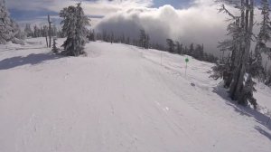 Skiing into the clouds 20230122