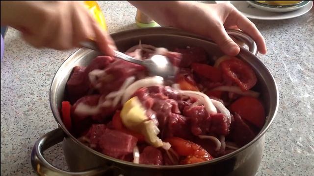 Шашлык из говядины. Skewers of beef.