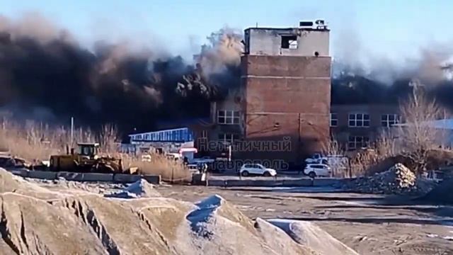 Мебельный цех загорелся в Ставрополе сегодня утром смотреть онлайн