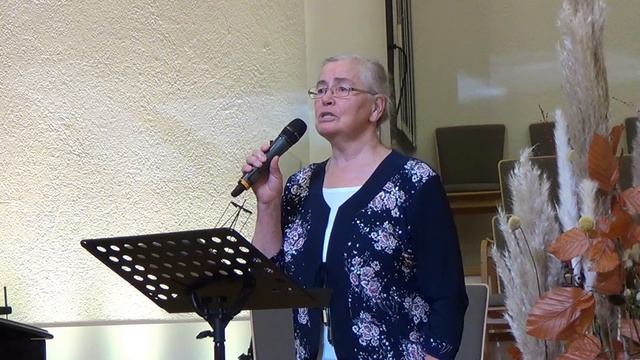 Стихотворение "Христос есть путь" читает сестра Ида смотреть онлайн