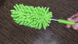 Это потрясающе ? Наденьте полиэтиленовый пакет на веник, и вы больше не будете подметать как раньше