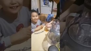 Открываем СОКОВЫЖИМАЛКУ ?