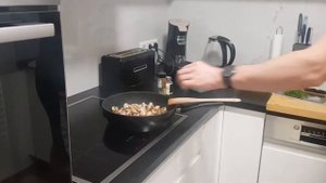 Жарим Шампиньоны. Готовим Вкусняшки. Шеф-Повар на минималках))